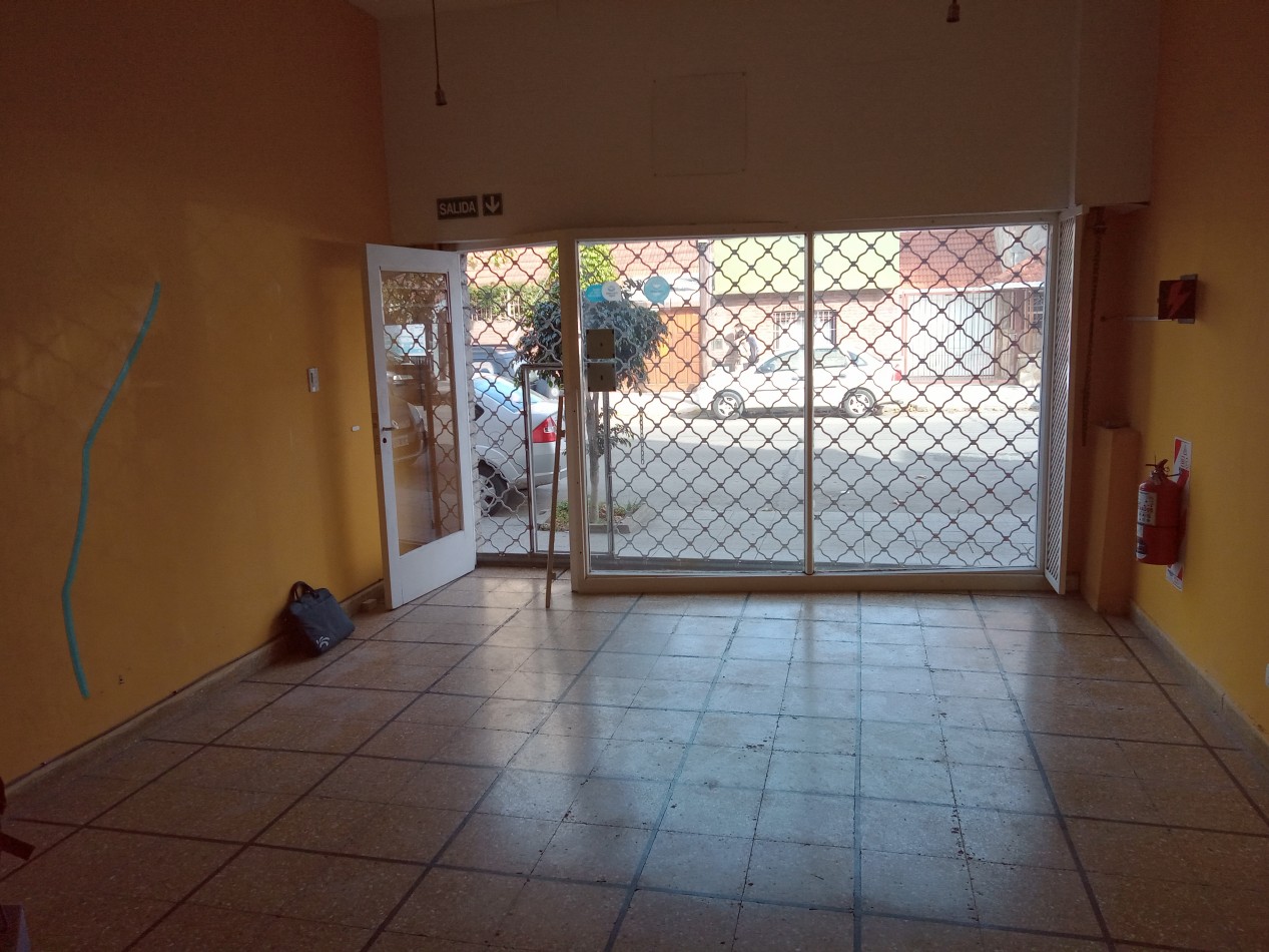 VENTA LOCAL-Frente a Supermercado TOLEDO-BELGRANO y SAN JUAN