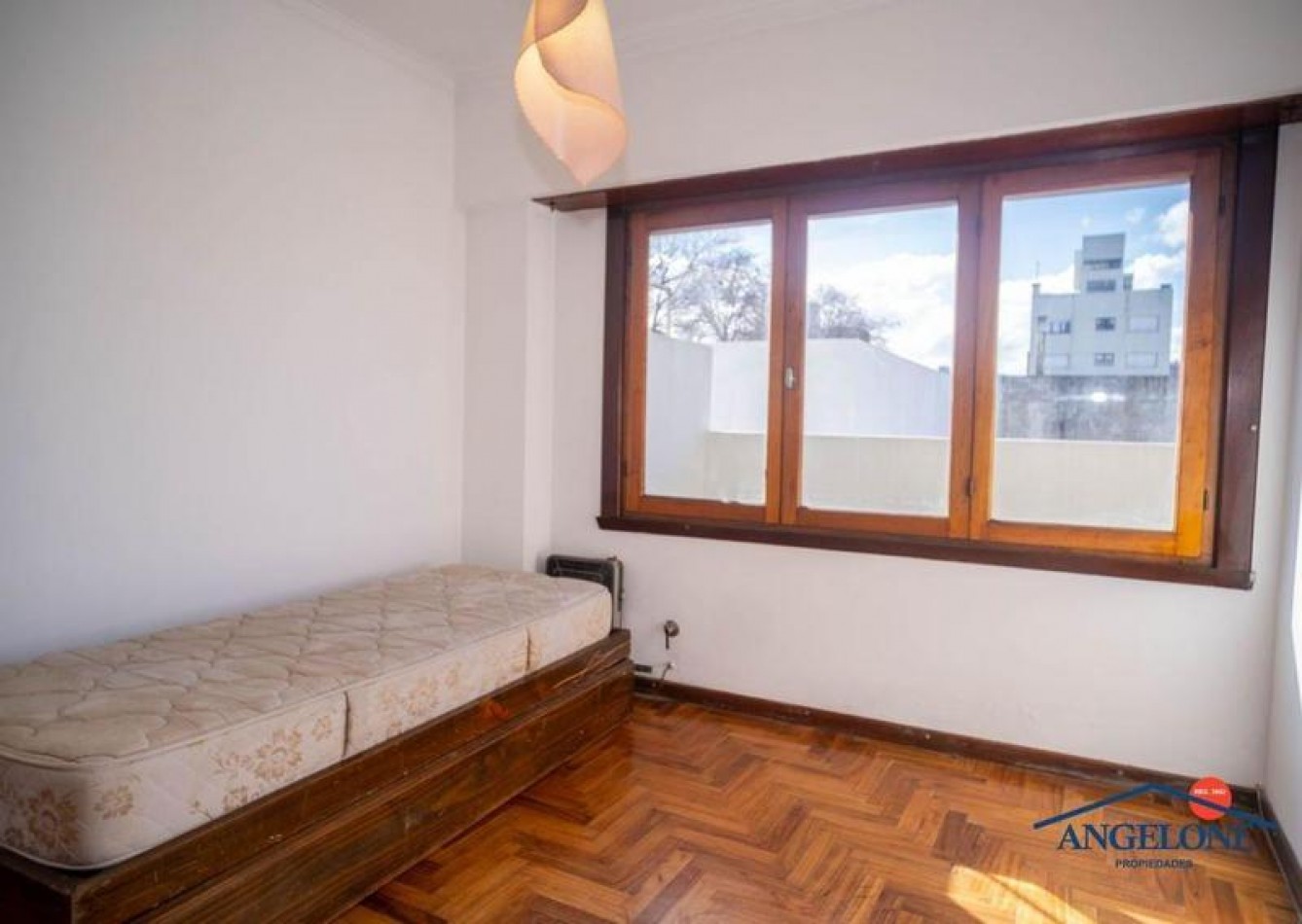 Venta 3AMB EXCELENTE TERRAZA Y COCHERA CHAUVIN 