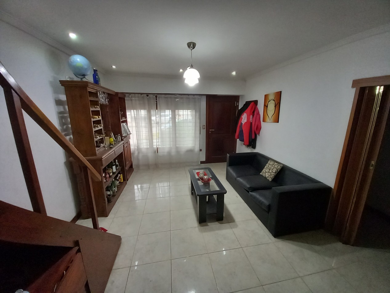 VENTA CHALET 4 Amb 2 Plantas-PATIO y QUINCHO/COCHERA-PERMUTA-ORTEGA Y GASSET al 900