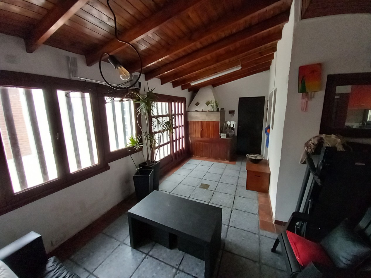 VENTA CHALET 4 Amb 2 Plantas-PATIO y QUINCHO/COCHERA-PERMUTA-ORTEGA Y GASSET al 900