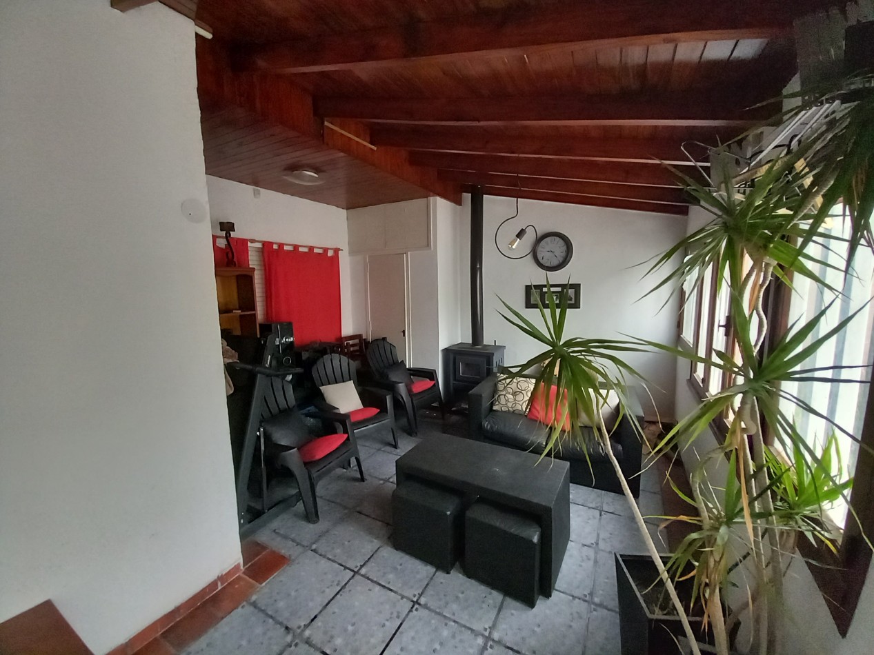 VENTA CHALET 4 Amb 2 Plantas-PATIO y QUINCHO/COCHERA-PERMUTA-ORTEGA Y GASSET al 900