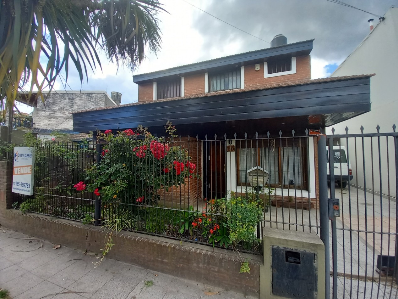 VENTA CHALET 4 Amb 2 Plantas-PATIO y QUINCHO/COCHERA-PERMUTA-ORTEGA Y GASSET al 900