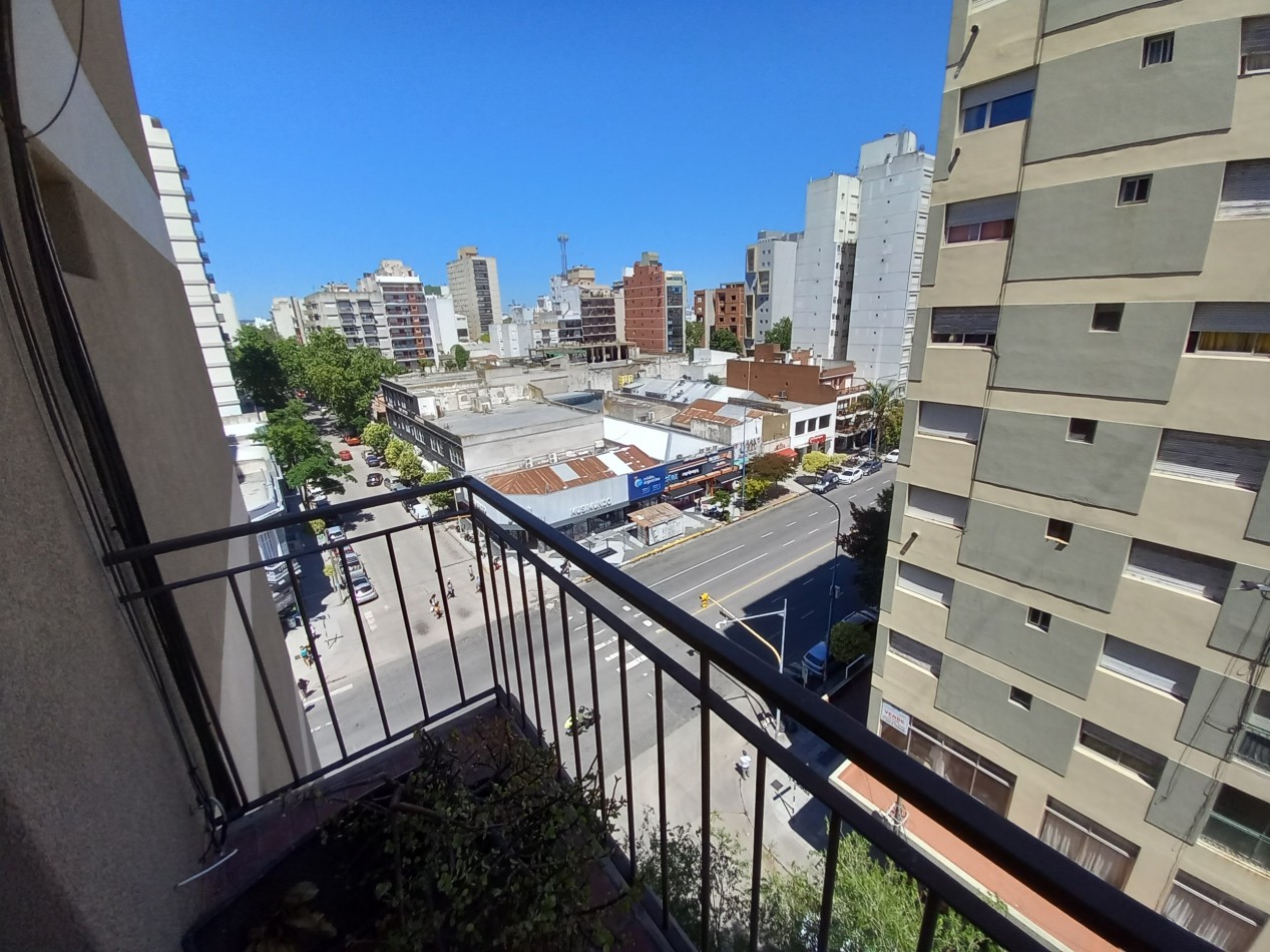 VENTA 3AMB AMPLIO FRENTE AMPLIO BALCON-Salta y Luro