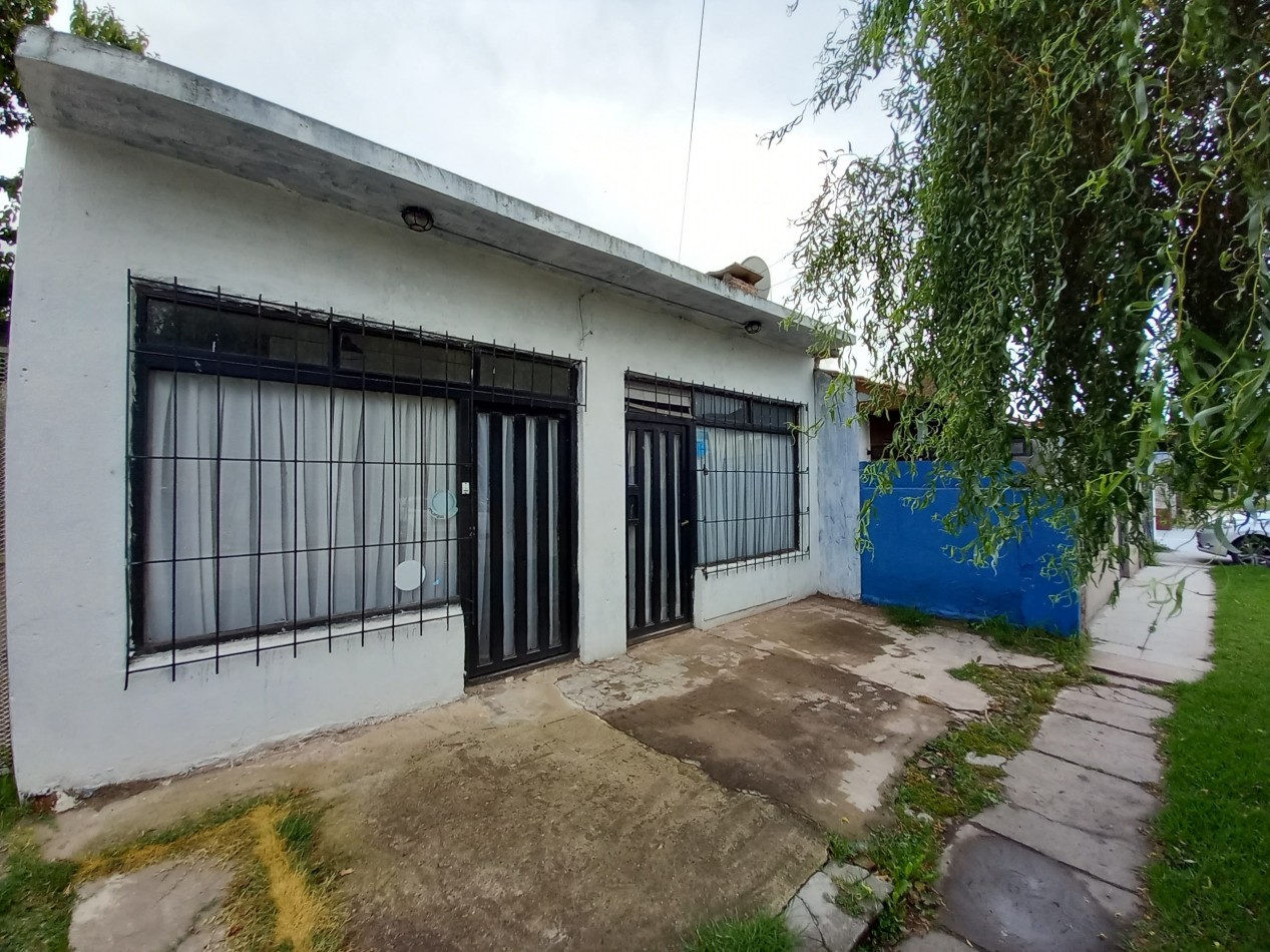 2 Casas a REMODELAR con 2 LOCALES LOTE Estrobel  6000