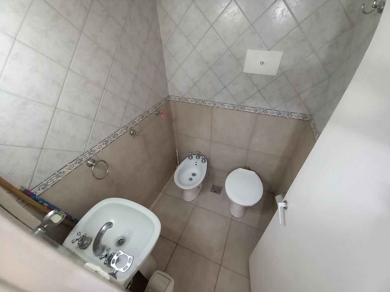 VENTA 1AMB AL FRENTE-BALCON-BAÑO RECICLADO-PISOS NUEVOS-GUEMES