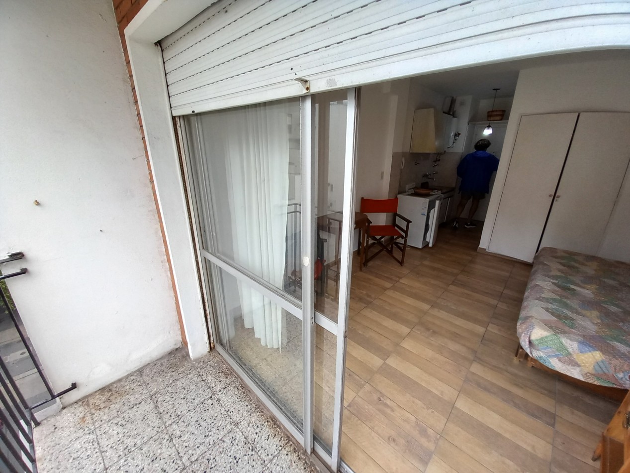 VENTA 1AMB AL FRENTE-BALCON-BAÑO RECICLADO-PISOS NUEVOS-GUEMES