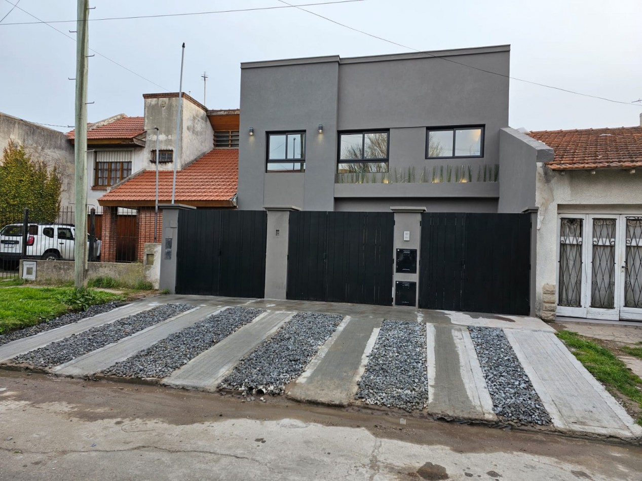 VENTA CASA PH INDEPENDIENTE POLETA  2 COCHERAS MAGALLANES al 5600