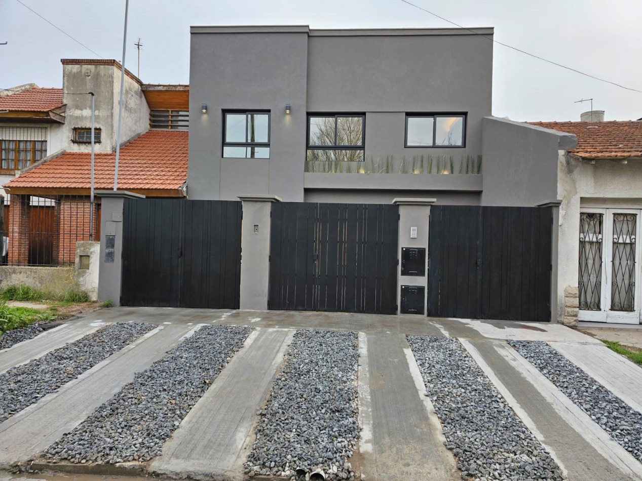 VENTA CASA PH INDEPENDIENTE POLETA  2 COCHERAS MAGALLANES al 5600