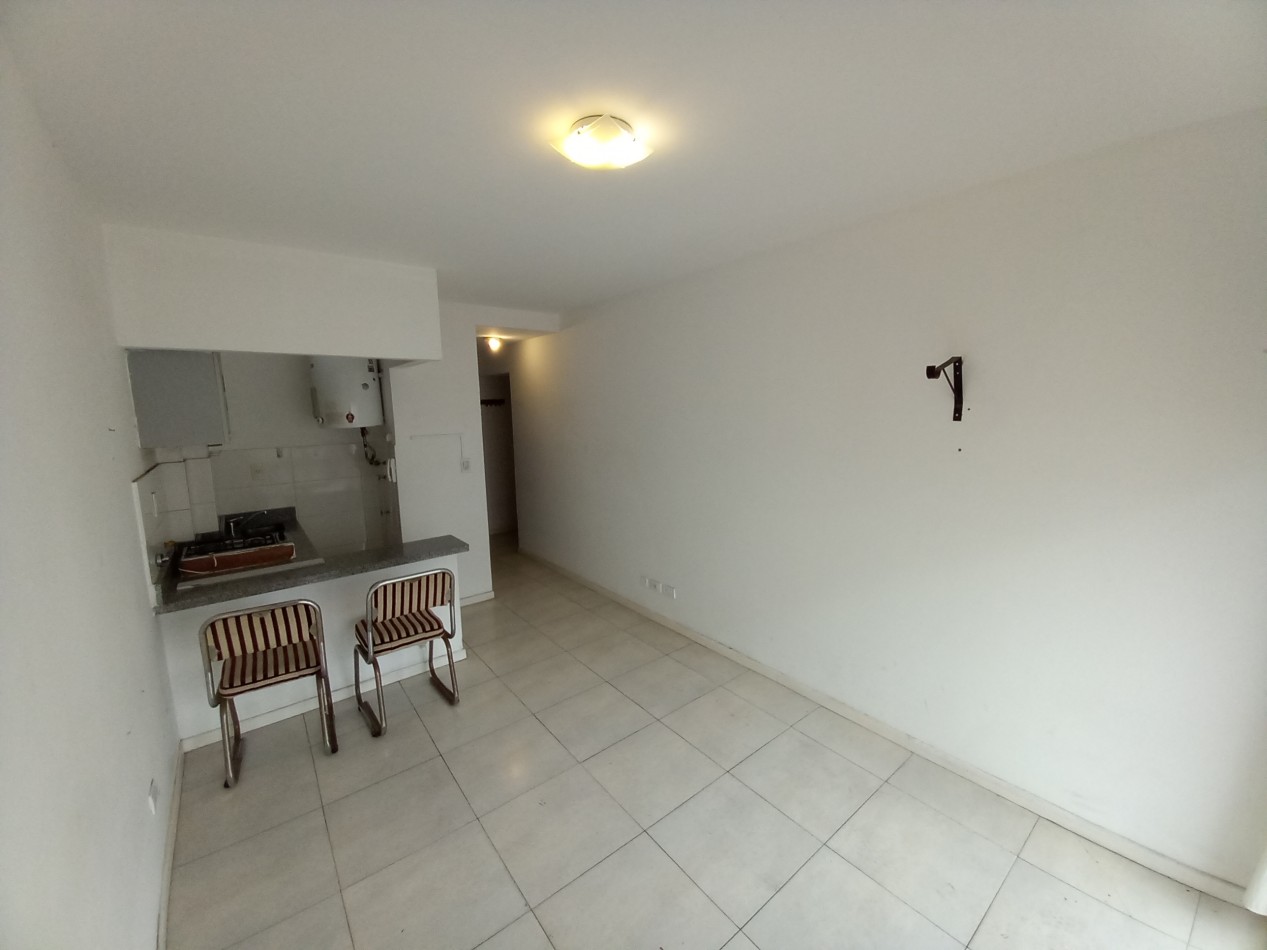 VENTA 1AMB BALCON A LA CALLE CENTRO 