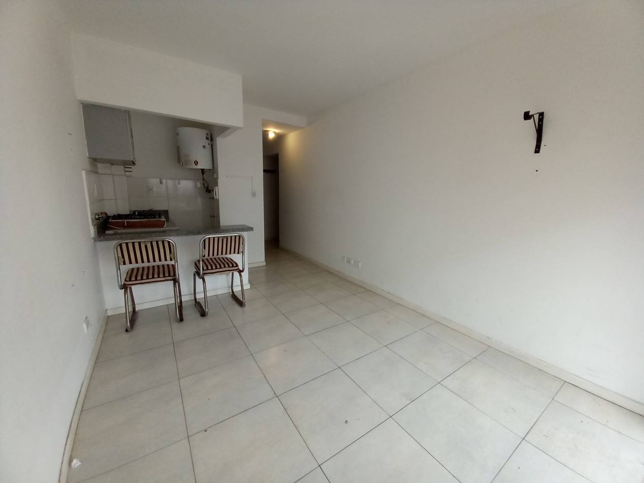 VENTA 1AMB BALCON A LA CALLE CENTRO 