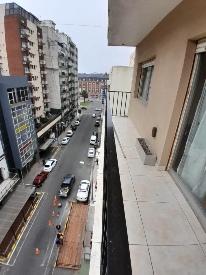 VENTA 3AMB AMPLIO FRENTE CENTRO 