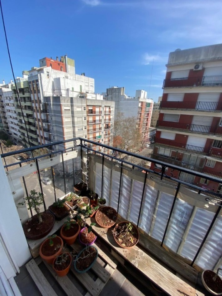 VENTA 3AMB SEMIPISO FRENTE CON BALCON 