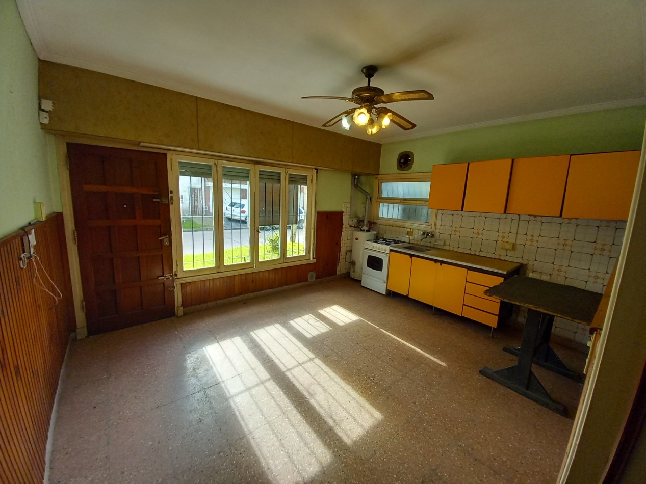 VENTA CASA en PH 2 AMB ESTADO ORIGINAL-PATIO-PARRILLA-COCHERA-BRWON 6700