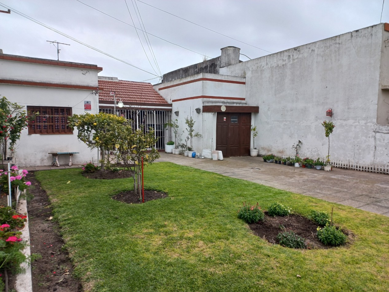 Venta CASA 3AMB COCHERA PARQUE LOTE PROPIO