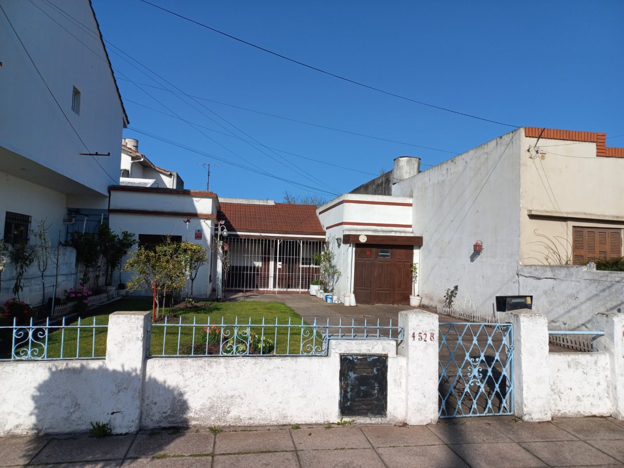 Venta CASA 3AMB COCHERA PARQUE LOTE PROPIO