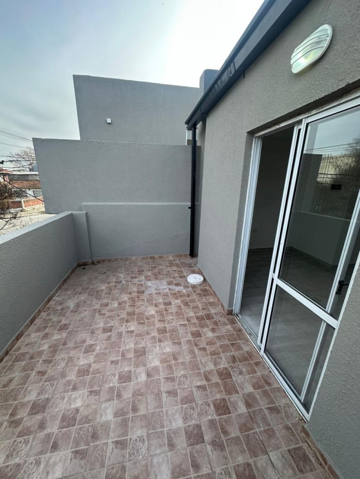 VENTA PH 2AMB RECICLADO PLANTA ALTA 2 BALCONES