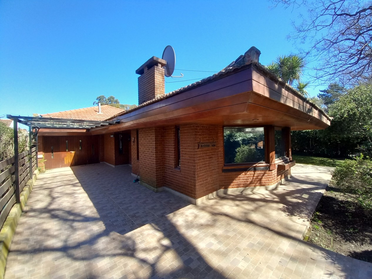 VENTA CHALET 5AMB EXCELENTE PARQUE PILETA COCHERA