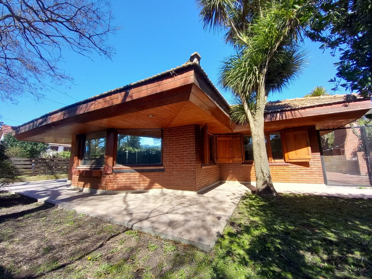 VENTA CHALET 5AMB EXCELENTE PARQUE PILETA COCHERA