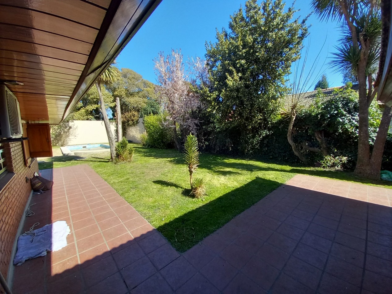 VENTA CHALET 5AMB EXCELENTE PARQUE PILETA COCHERA
