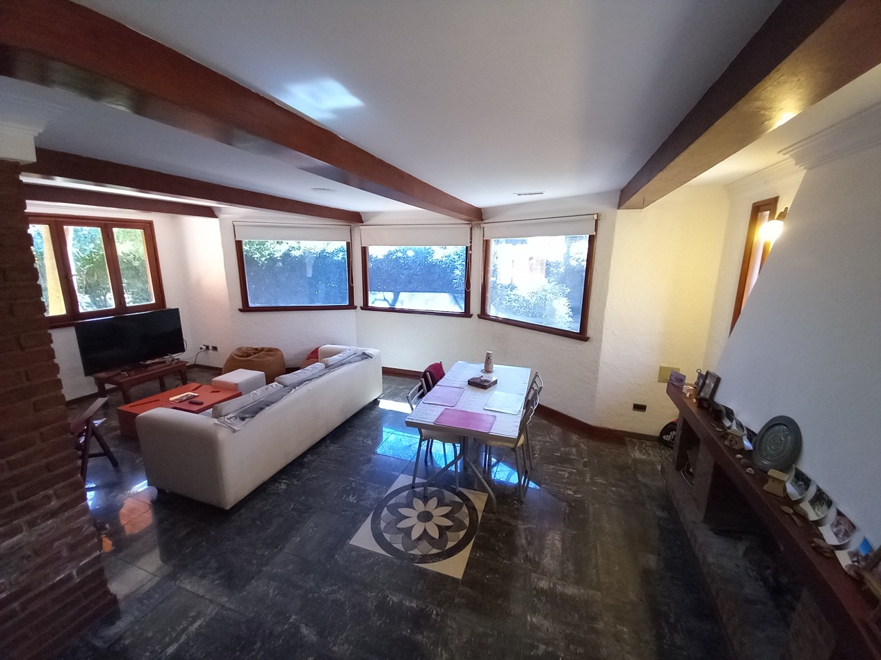 VENTA CHALET 5AMB EXCELENTE PARQUE PILETA COCHERA