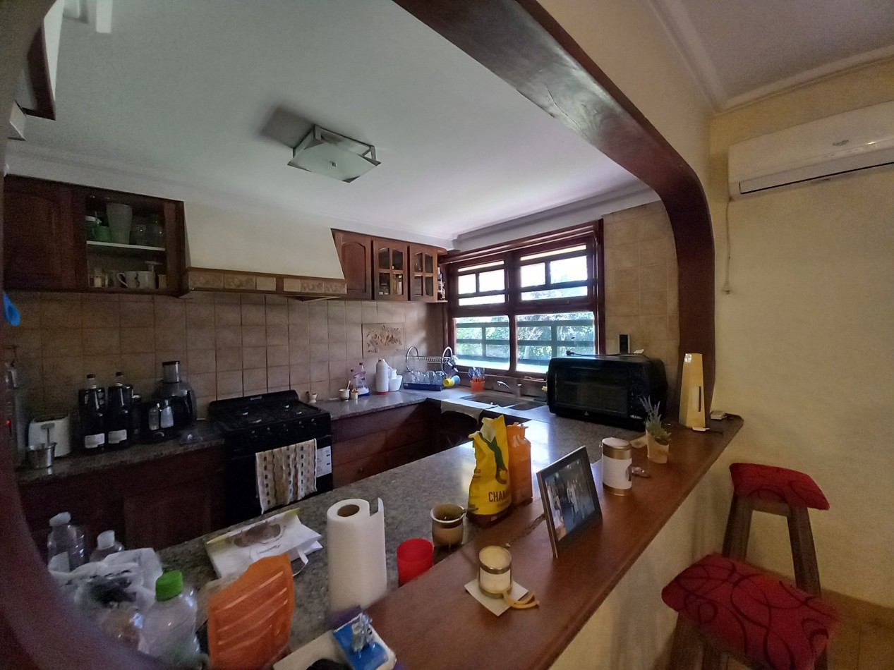 VENTA CHALET 5AMB EXCELENTE PARQUE PILETA COCHERA