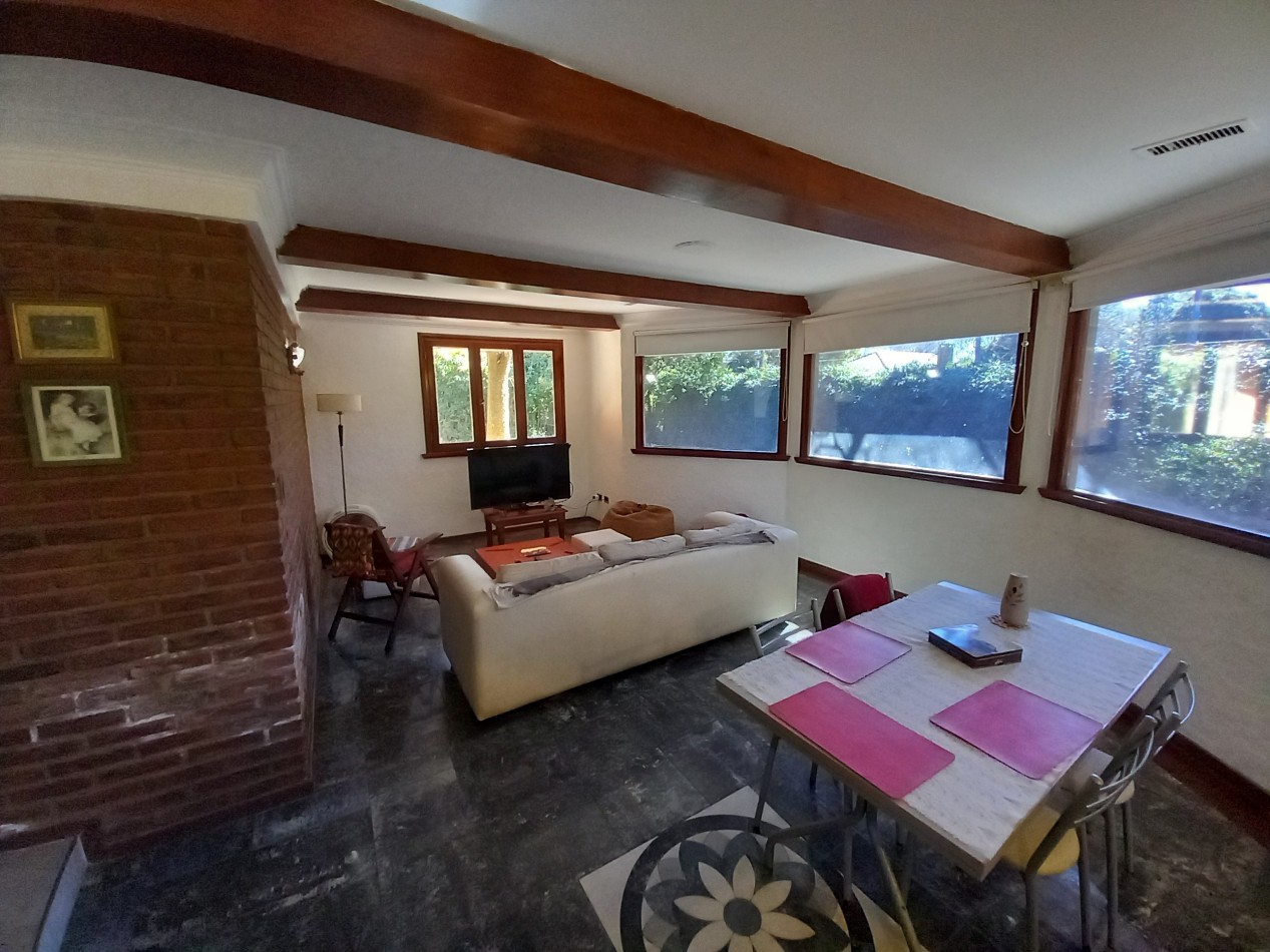VENTA CHALET 5AMB EXCELENTE PARQUE PILETA COCHERA