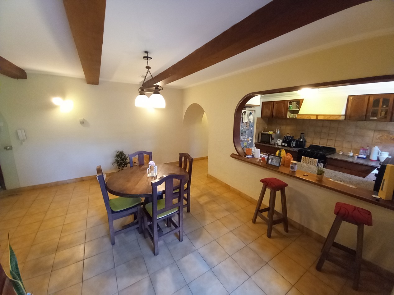 VENTA CHALET 5AMB EXCELENTE PARQUE PILETA COCHERA