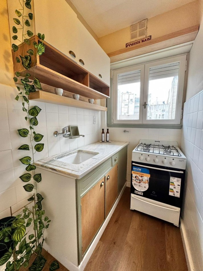 VENTA 1AMB RECICLADO CENTRO BALCON SALIENTE ARTEFACTO Y MUEBLES A ESTRENAR