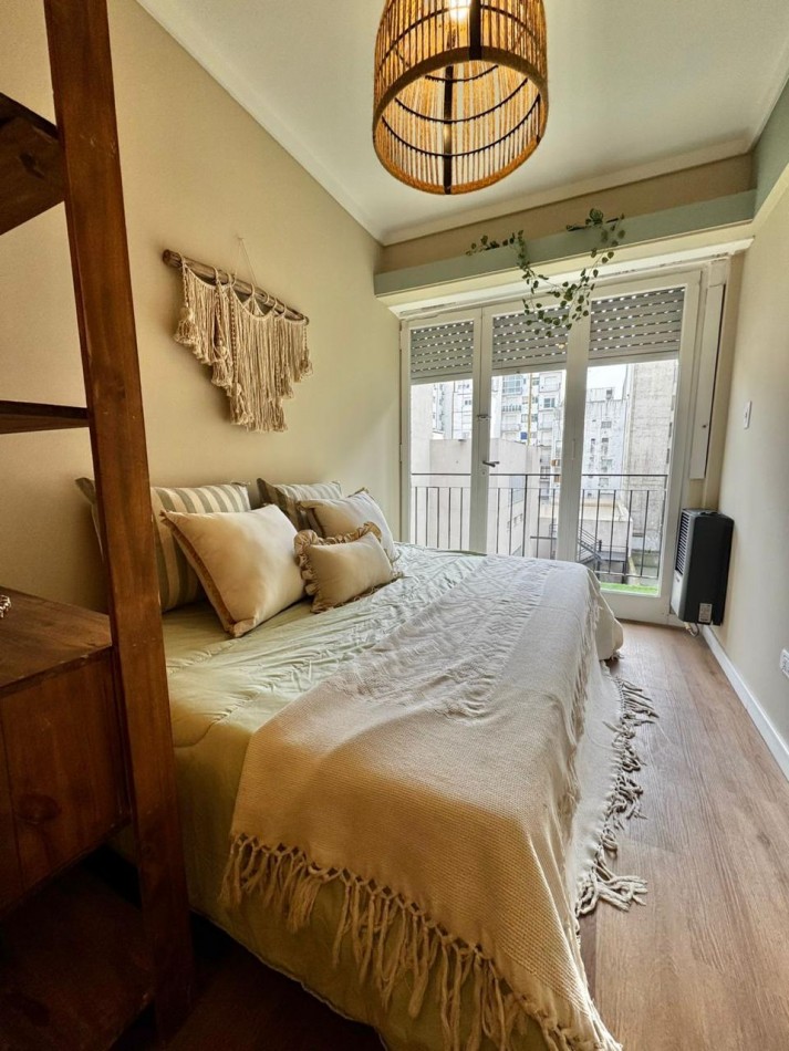 VENTA 1AMB RECICLADO CENTRO BALCON SALIENTE ARTEFACTO Y MUEBLES A ESTRENAR