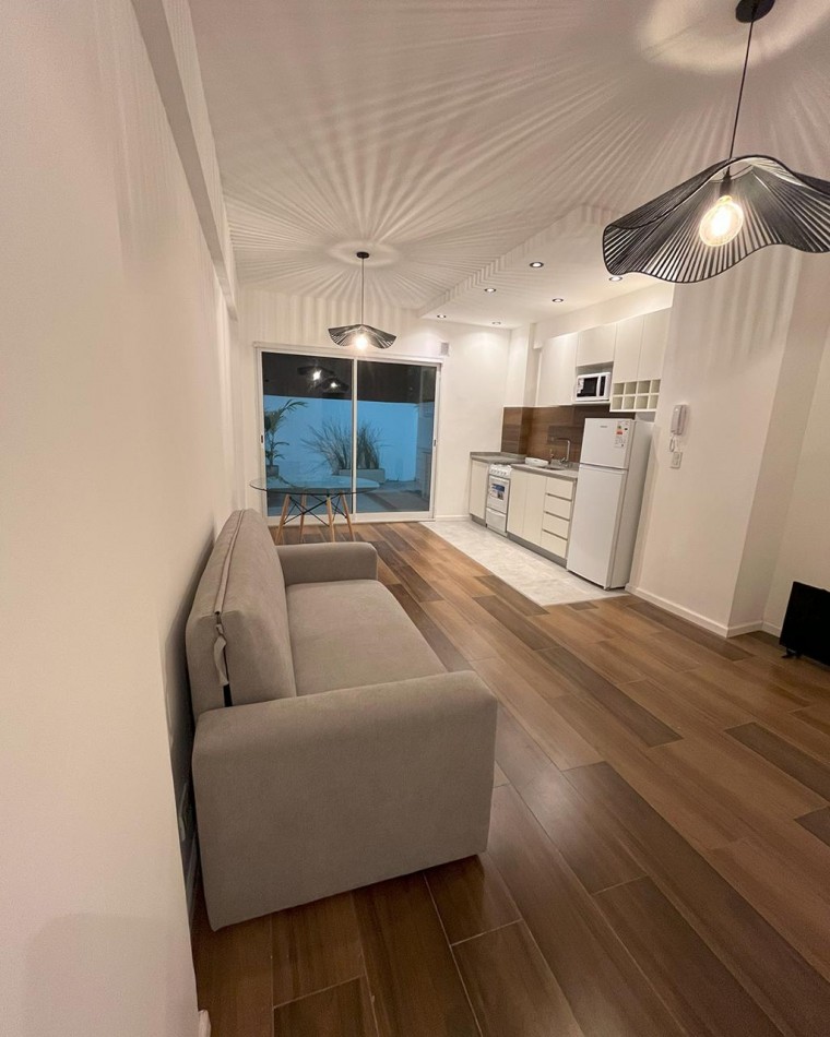 VENTA 1AMB RECICLADO CENTRO con PATIO Y MUEBLES A ESTRENAR