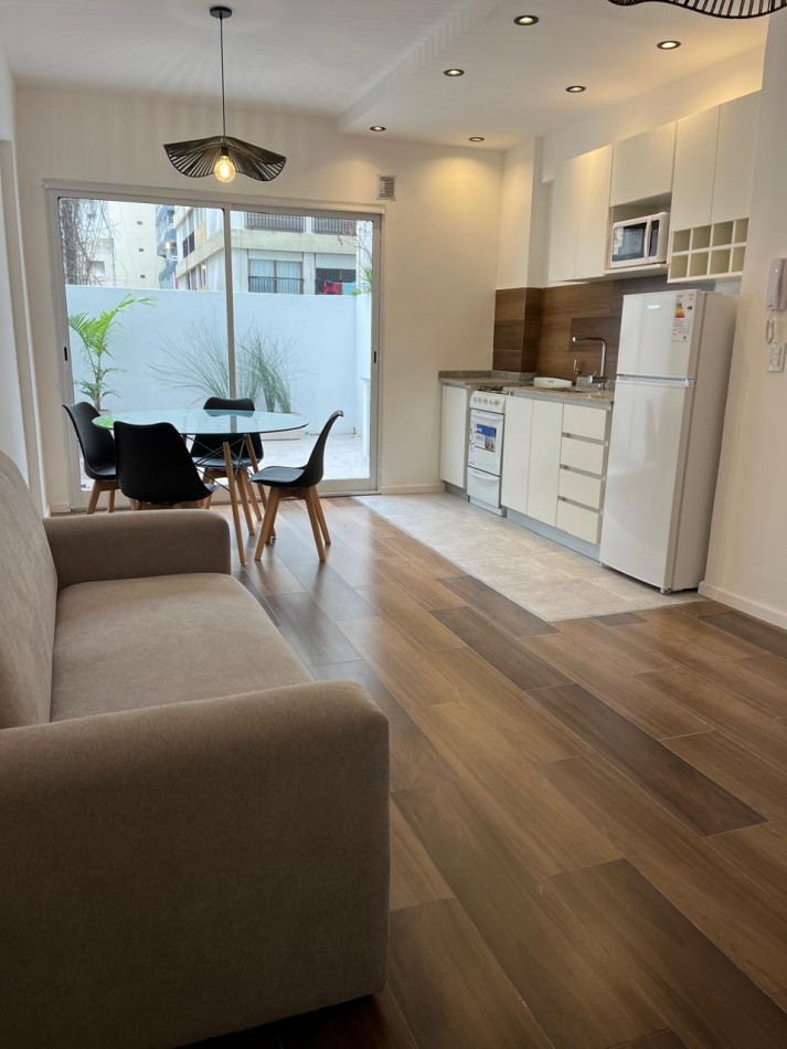VENTA 1AMB RECICLADO CENTRO con PATIO Y MUEBLES A ESTRENAR