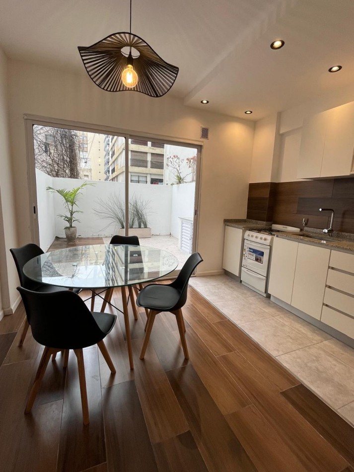 VENTA 1AMB RECICLADO CENTRO con PATIO Y MUEBLES A ESTRENAR