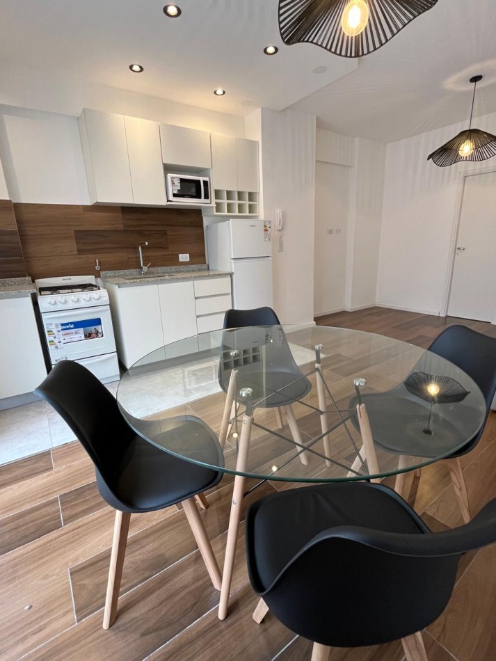 VENTA 1AMB RECICLADO CENTRO con PATIO Y MUEBLES A ESTRENAR