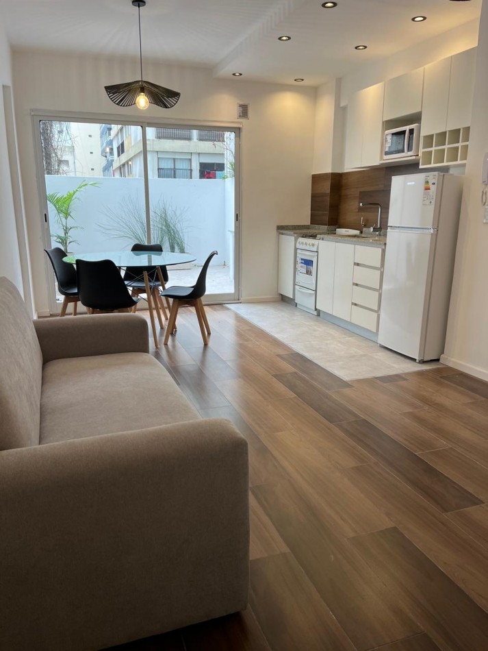VENTA 1AMB RECICLADO CENTRO con PATIO Y MUEBLES A ESTRENAR