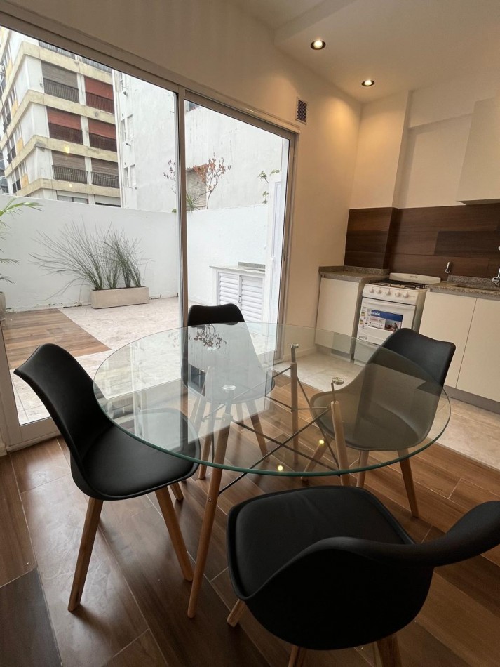 VENTA 1AMB RECICLADO CENTRO con PATIO Y MUEBLES A ESTRENAR