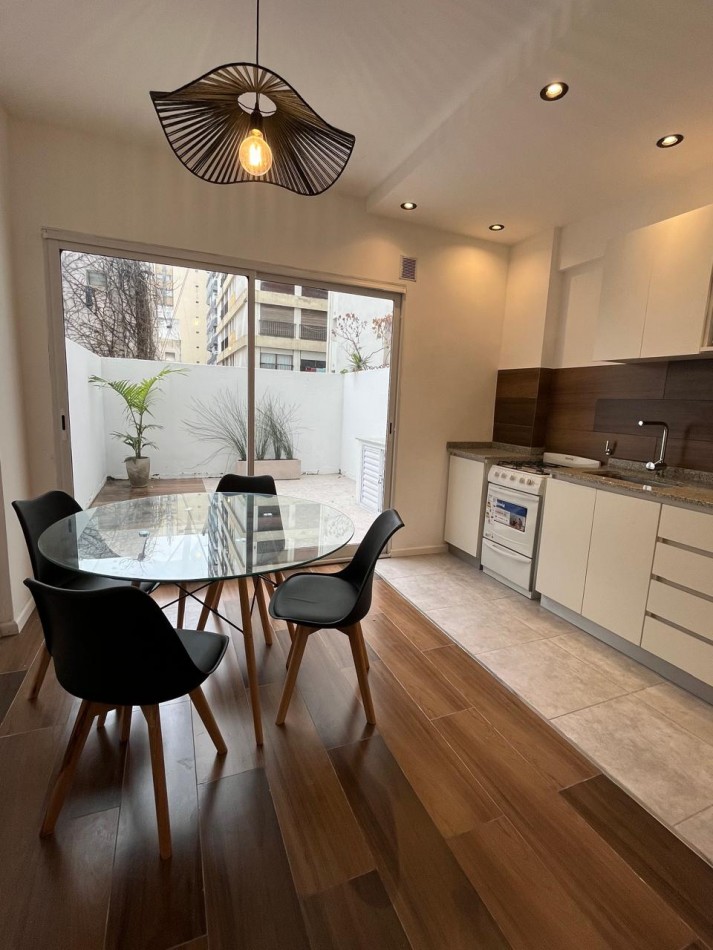 VENTA 1AMB RECICLADO CENTRO con PATIO Y MUEBLES A ESTRENAR