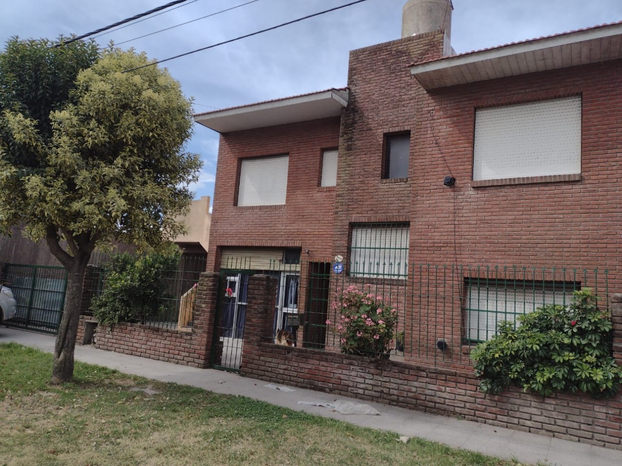 ALQUILER PH 2AMB $400.000 INCLUYE SERVICIOS PH 2 AMB ESTADO ORIGINAL PATIO ORTIZ de ZARATE al 8.400