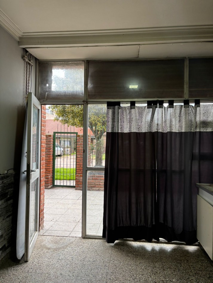 ALQUILER PH 2AMB $400.000 INCLUYE SERVICIOS PH 2 AMB ESTADO ORIGINAL PATIO ORTIZ de ZARATE al 8.400