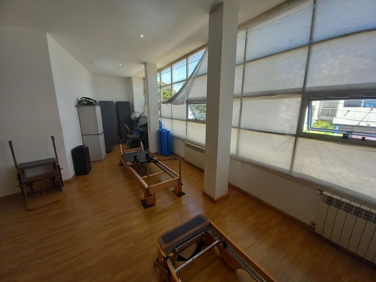 ALQUILER SALON para YOGA EXCELENTE HIPOLITO IRIGOYEN y PRIMERA JUNTA