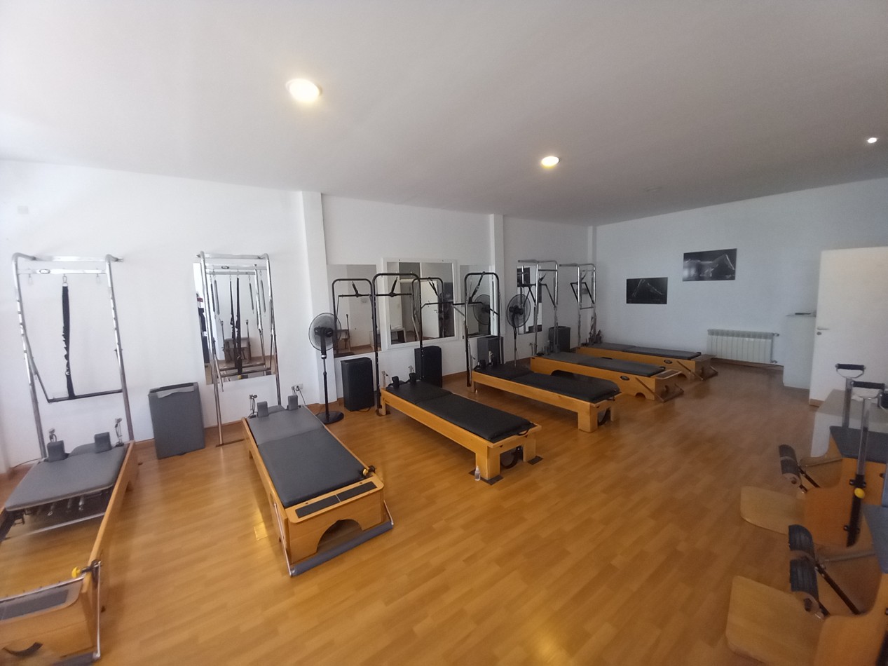 ALQUILER SALON para YOGA EXCELENTE HIPOLITO IRIGOYEN y PRIMERA JUNTA