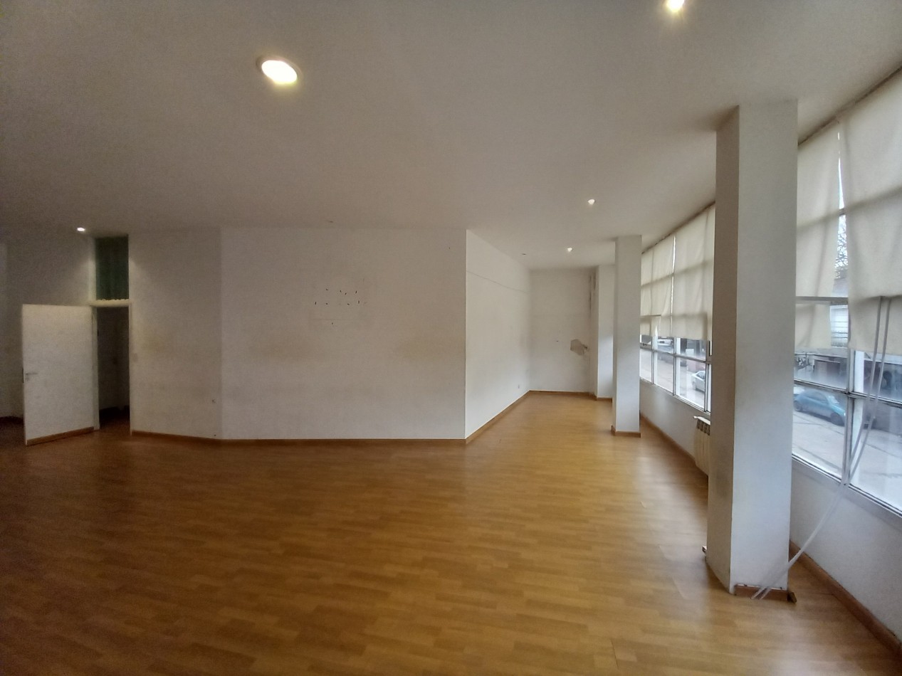 ALQUILER SALON  para YOGA EXCELENTE HIPOLITO IRIGOYEN y PRIMERA JUNTA