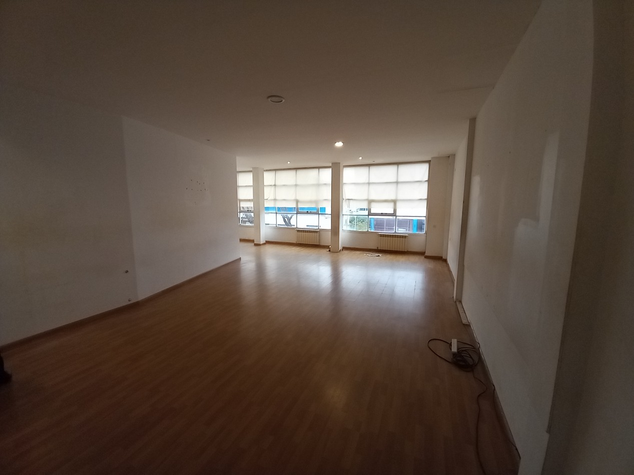 ALQUILER SALON  para YOGA EXCELENTE HIPOLITO IRIGOYEN y PRIMERA JUNTA