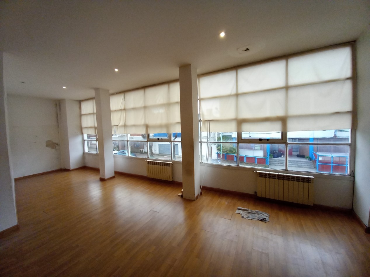 ALQUILER SALON  para YOGA EXCELENTE HIPOLITO IRIGOYEN y PRIMERA JUNTA