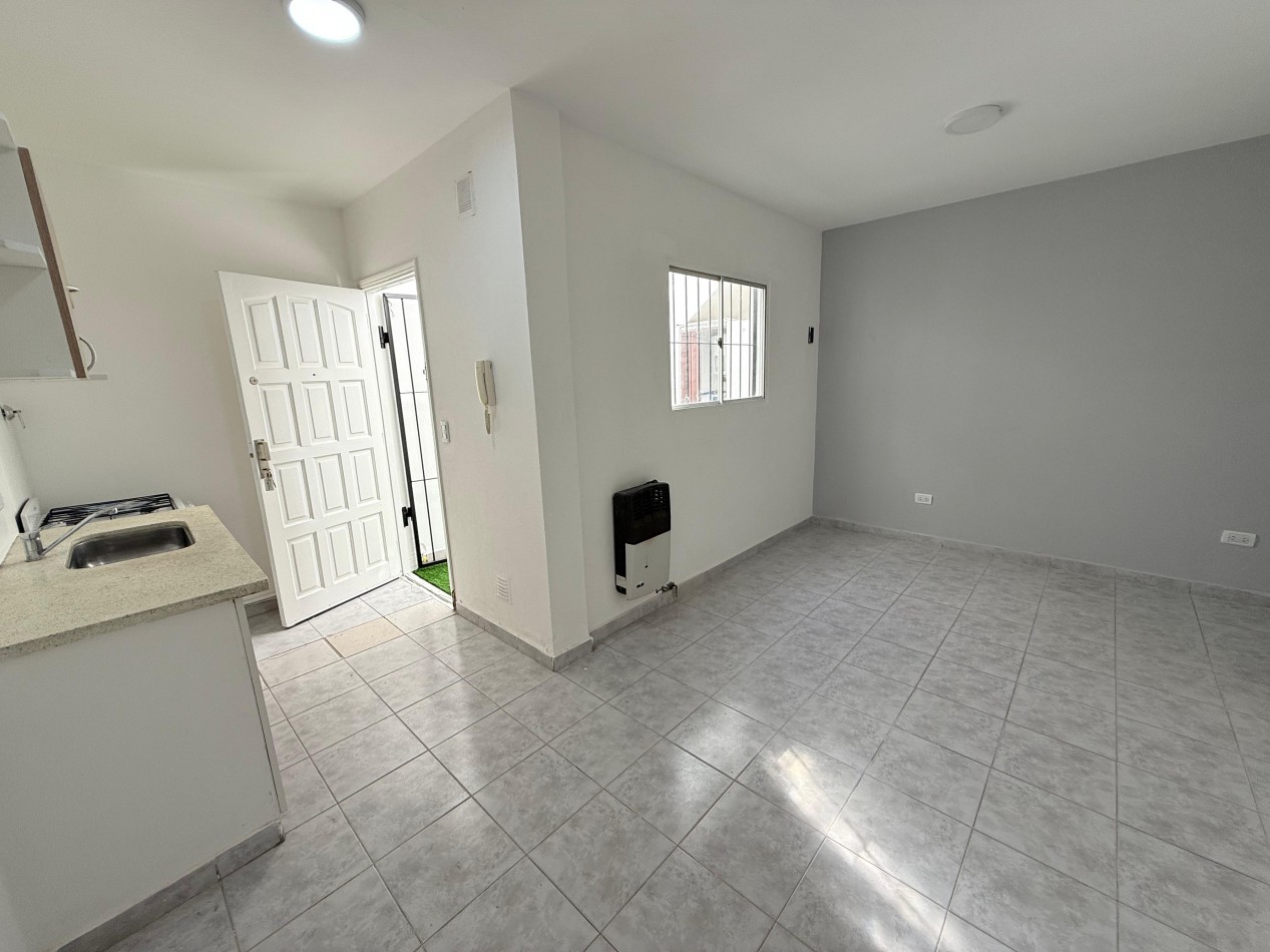 VENTA 2AMB PH PSTIO SIN EXPENSAS URUGUAY 2200