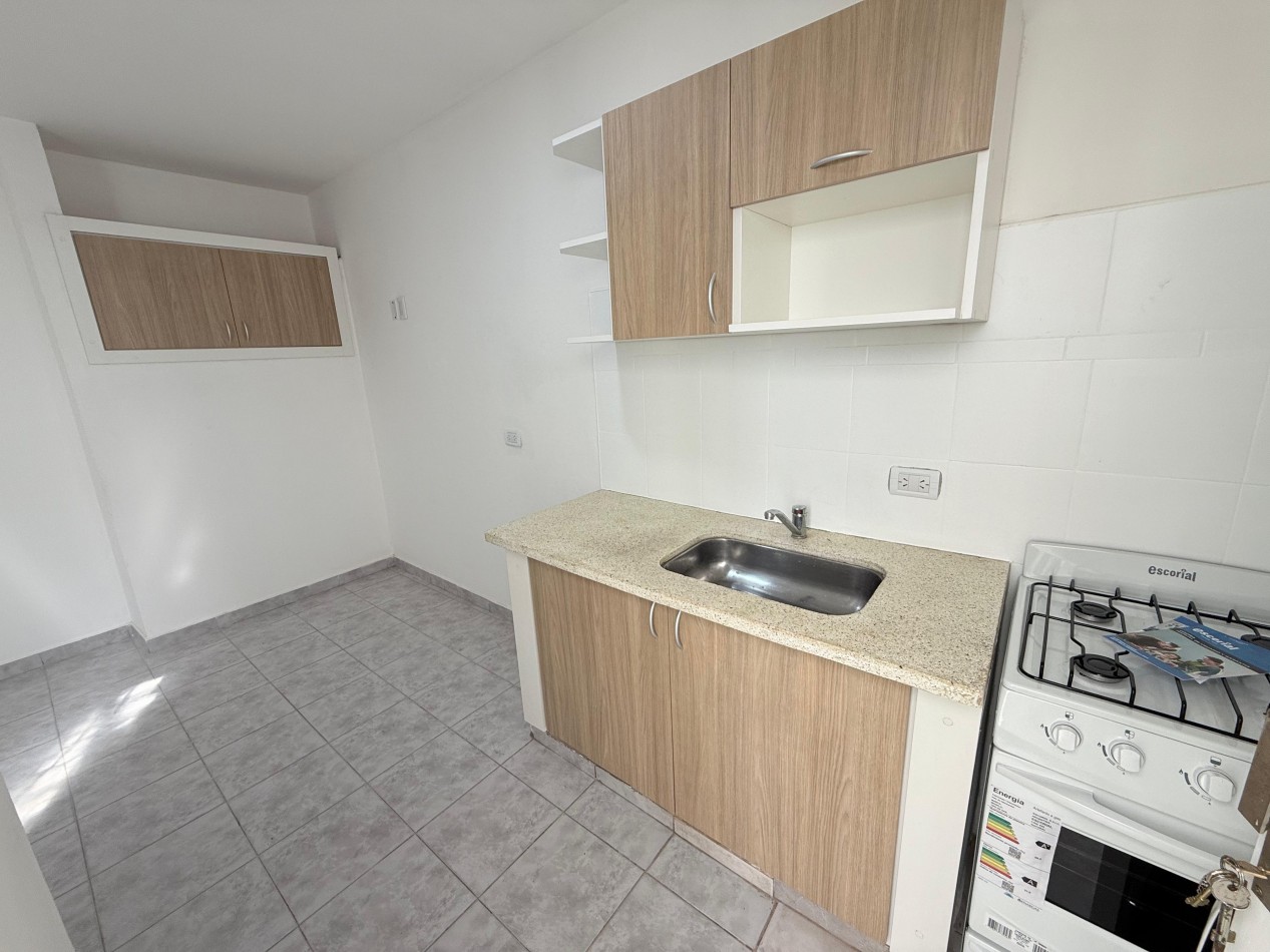 VENTA 2AMB PH PSTIO SIN EXPENSAS URUGUAY 2200