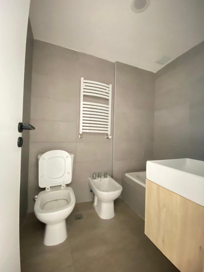 Venta 2AMB A ESTRENAR EXCELENTE COCHERA QUINCHO