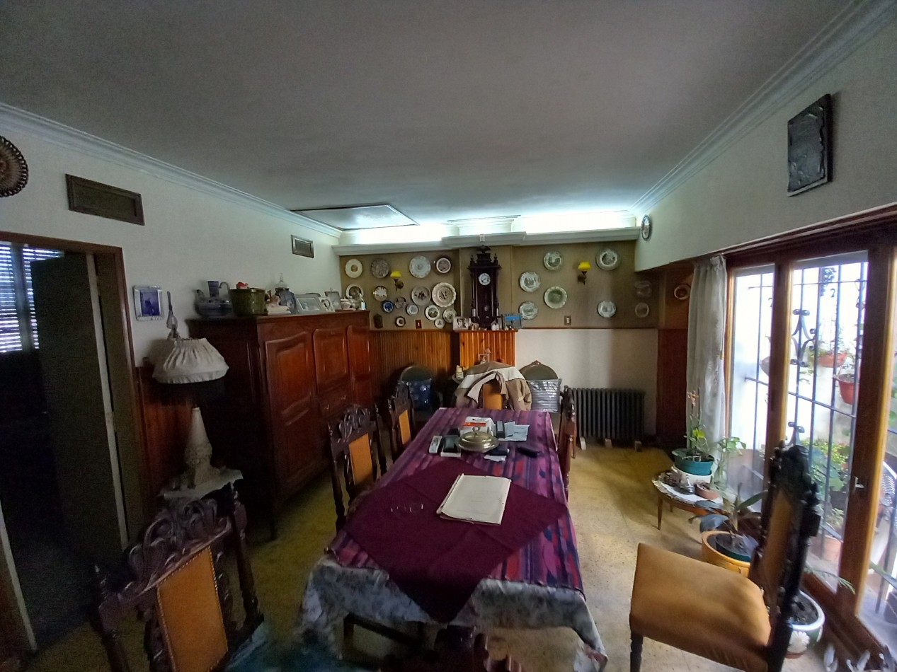 VENTA CASA  COCHERA PATIO ITUZAINGO Y CHAMPAGNAT