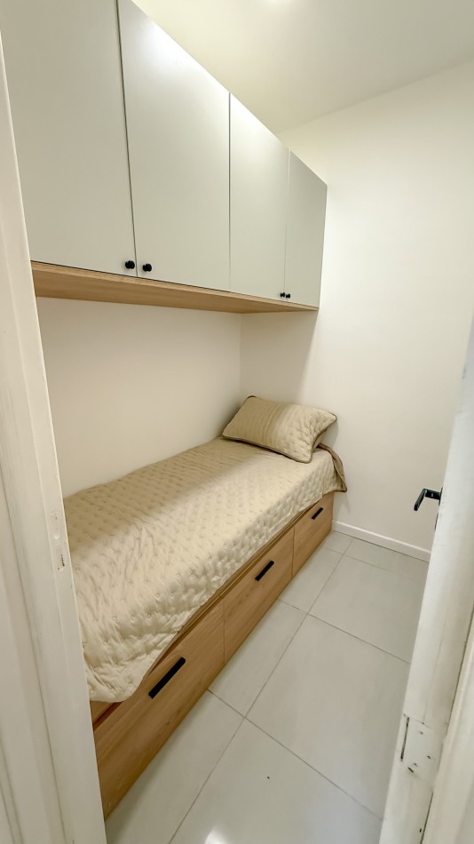 2AMB RECICLADO con DEPENDENCIA CENTRO ARTEFACTO Y MUEBLES A ESTRENAR 