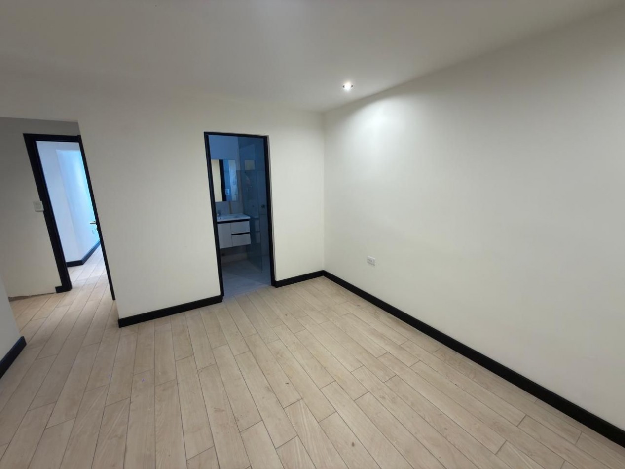  VENTA CASA RECICLADA 2 BAÑOS PARQUE LAVADERO  PERMUTA