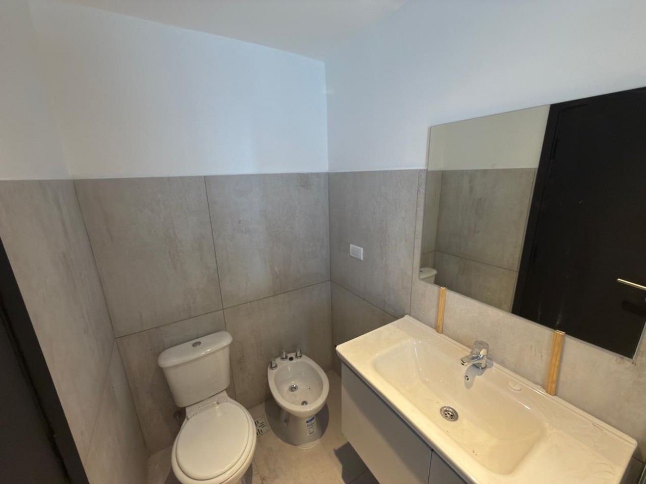  VENTA CASA RECICLADA 2 BAÑOS PARQUE LAVADERO  PERMUTA